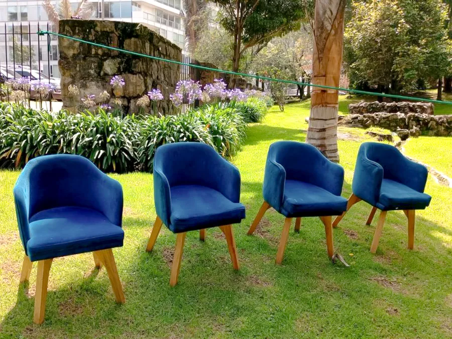 Poltronas vintage beige y azul para bodas y cócteles