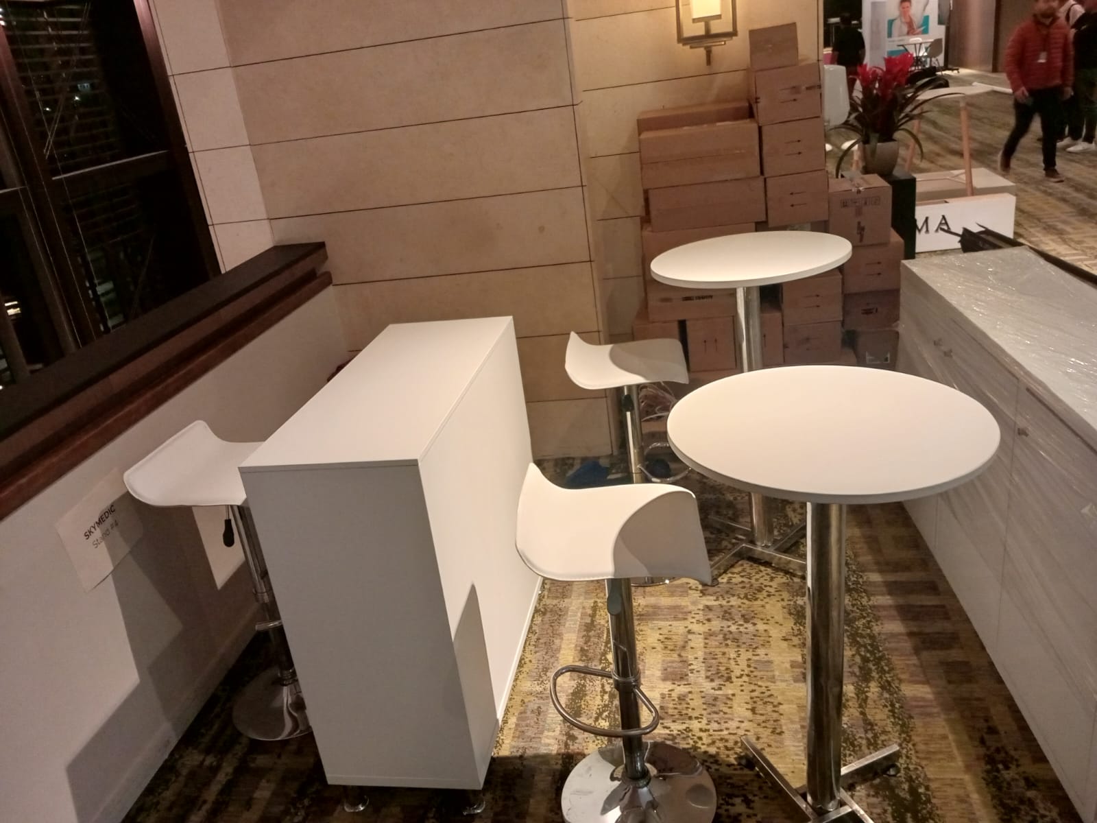 Sillas ejecutivas e interlocutoras para evento corporativo